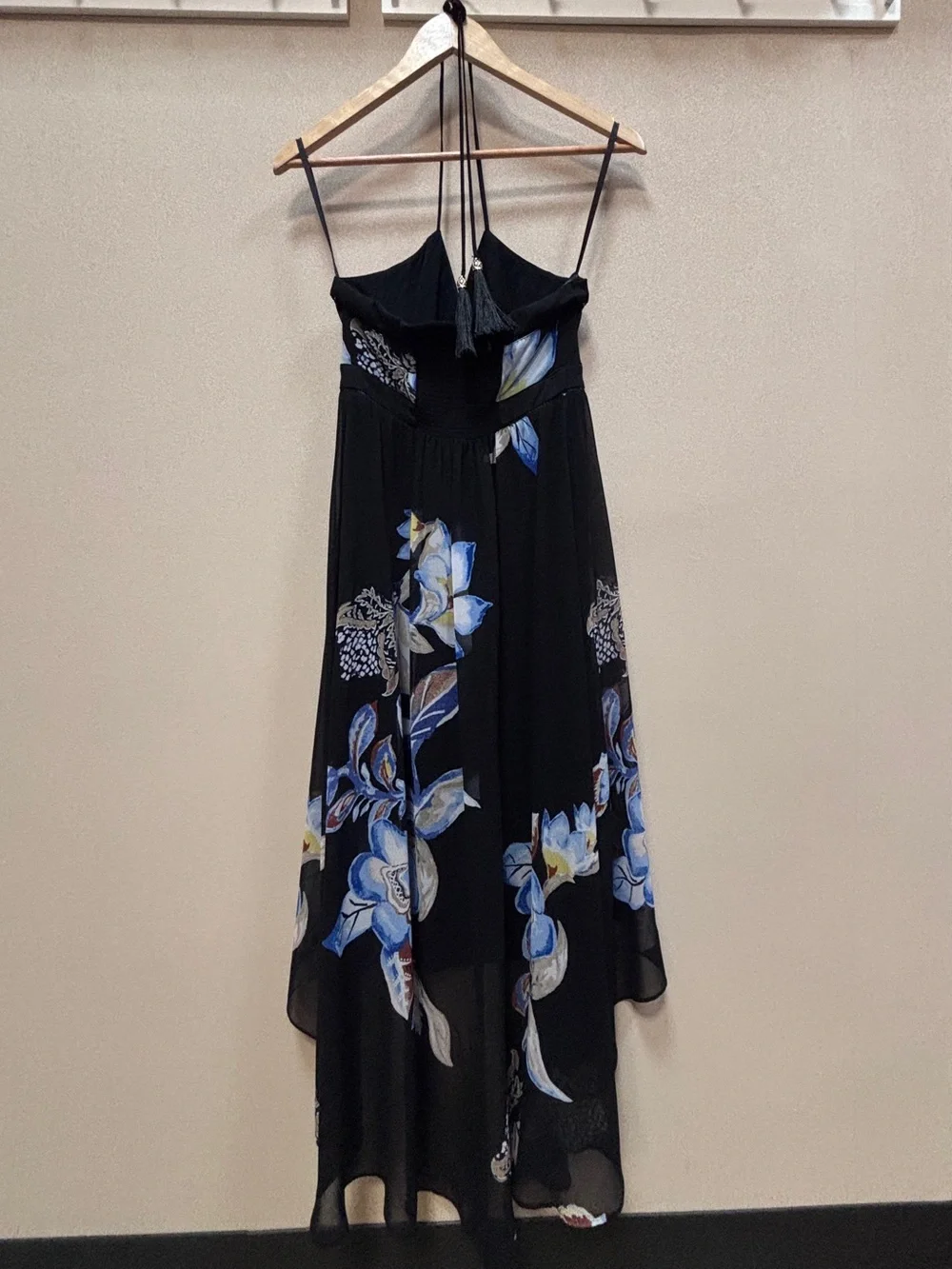 WHITE HOUSE BLACK MARKET women’s Floral High Low Like New Halter Dress Size 4P - Picture 7 of 9